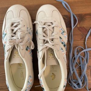 Adidas Cream Floral Sneakers with Blue Laces